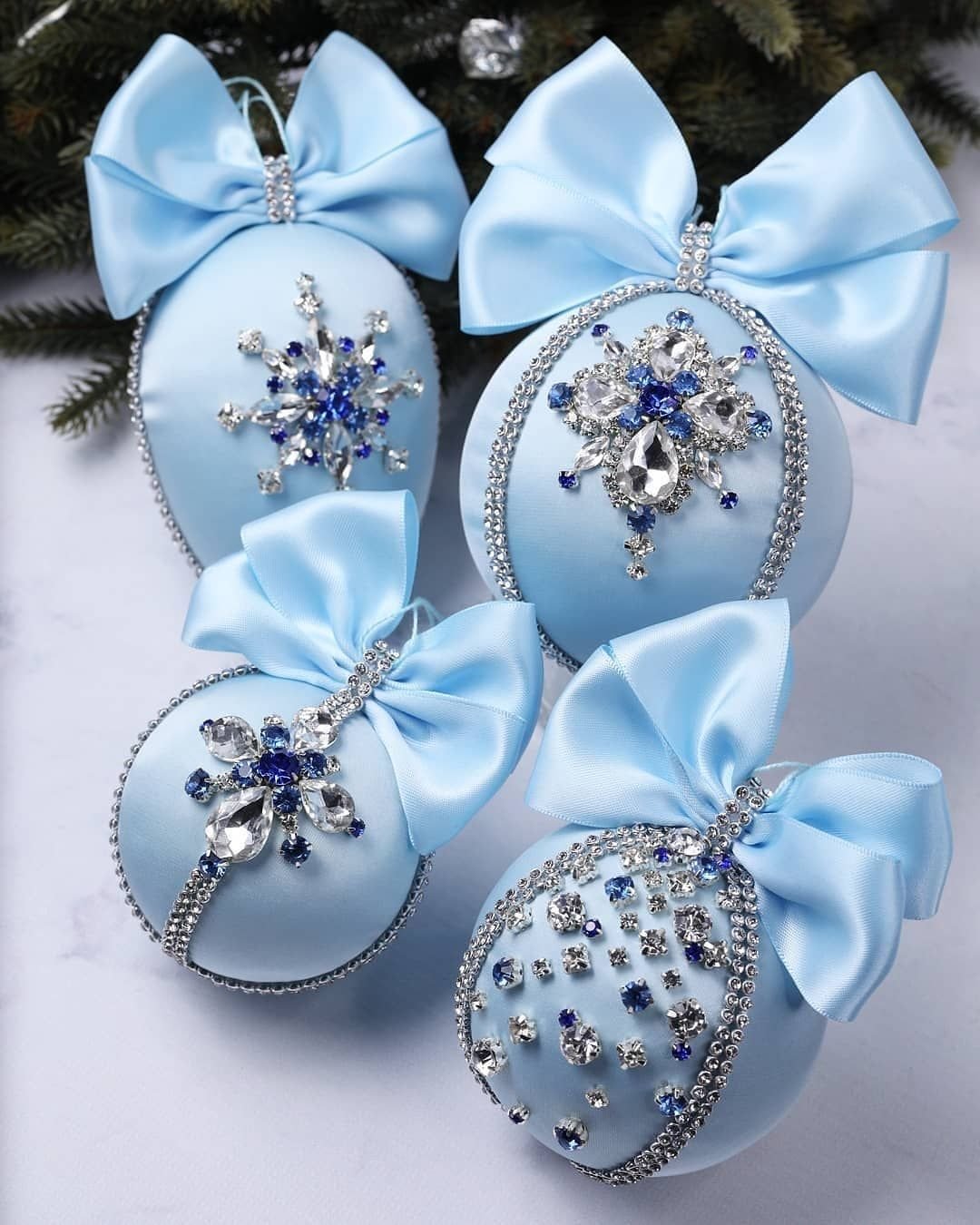 Украшение новогодних шаров