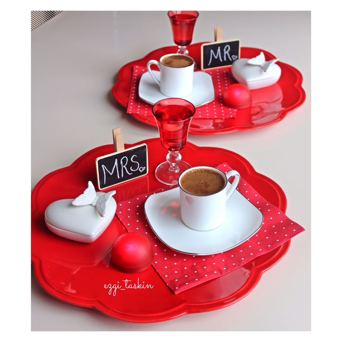 Чай на фоне моря