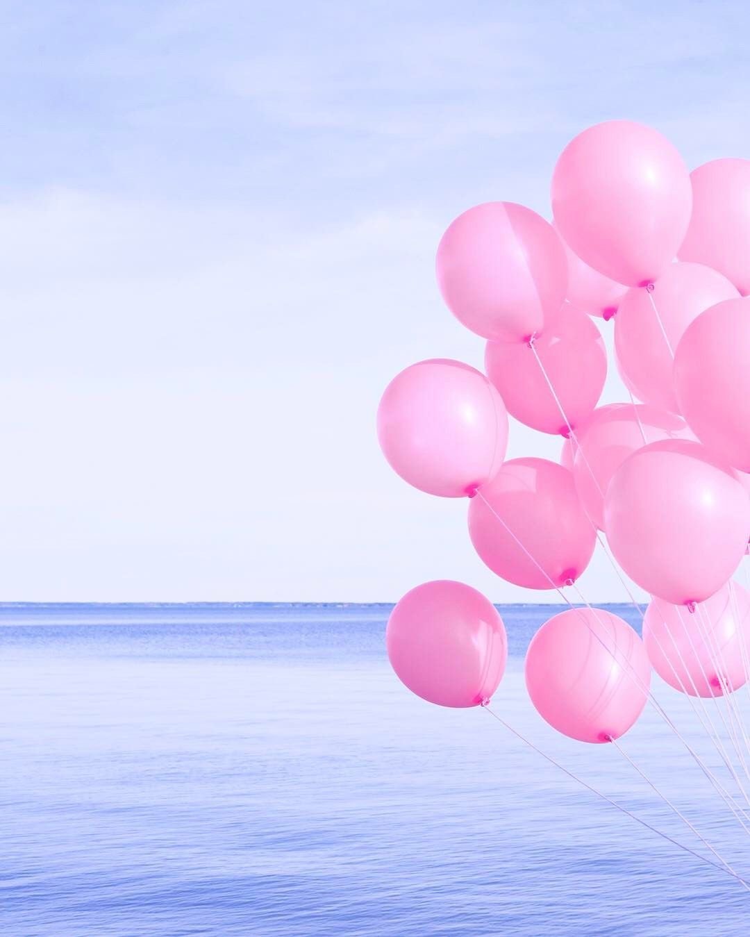Розовые шарики в небе
