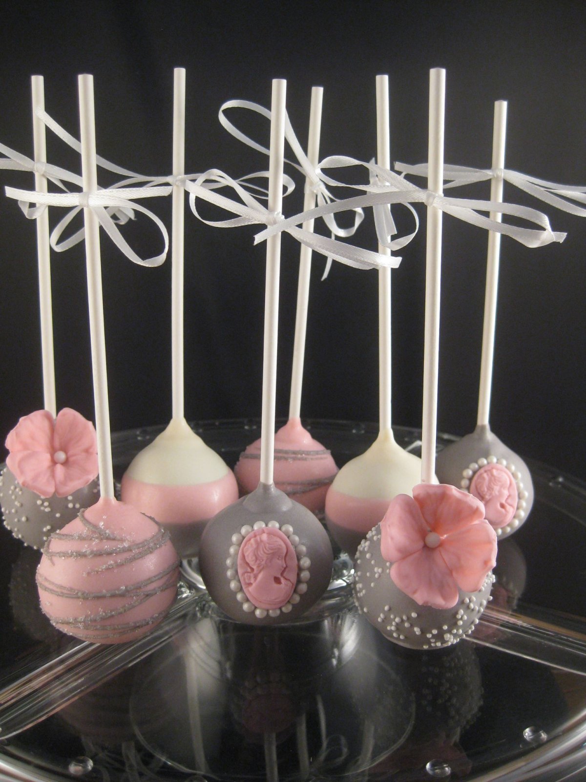 Пирожное на палочке