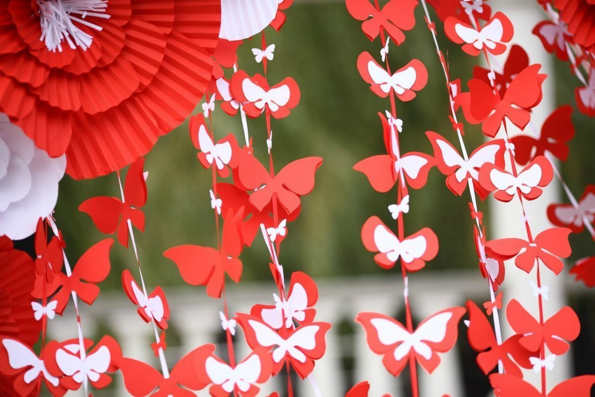 Цветочная гирлянда из бумаги