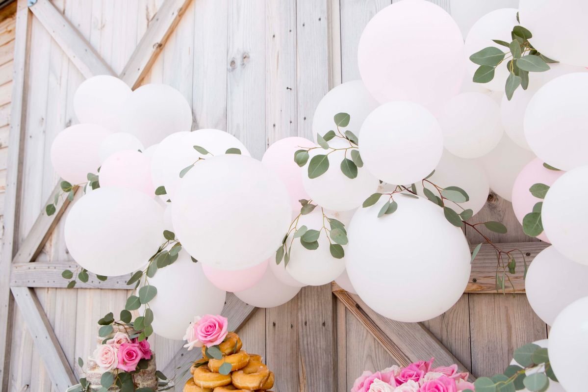 Гирлянда из белых цветов