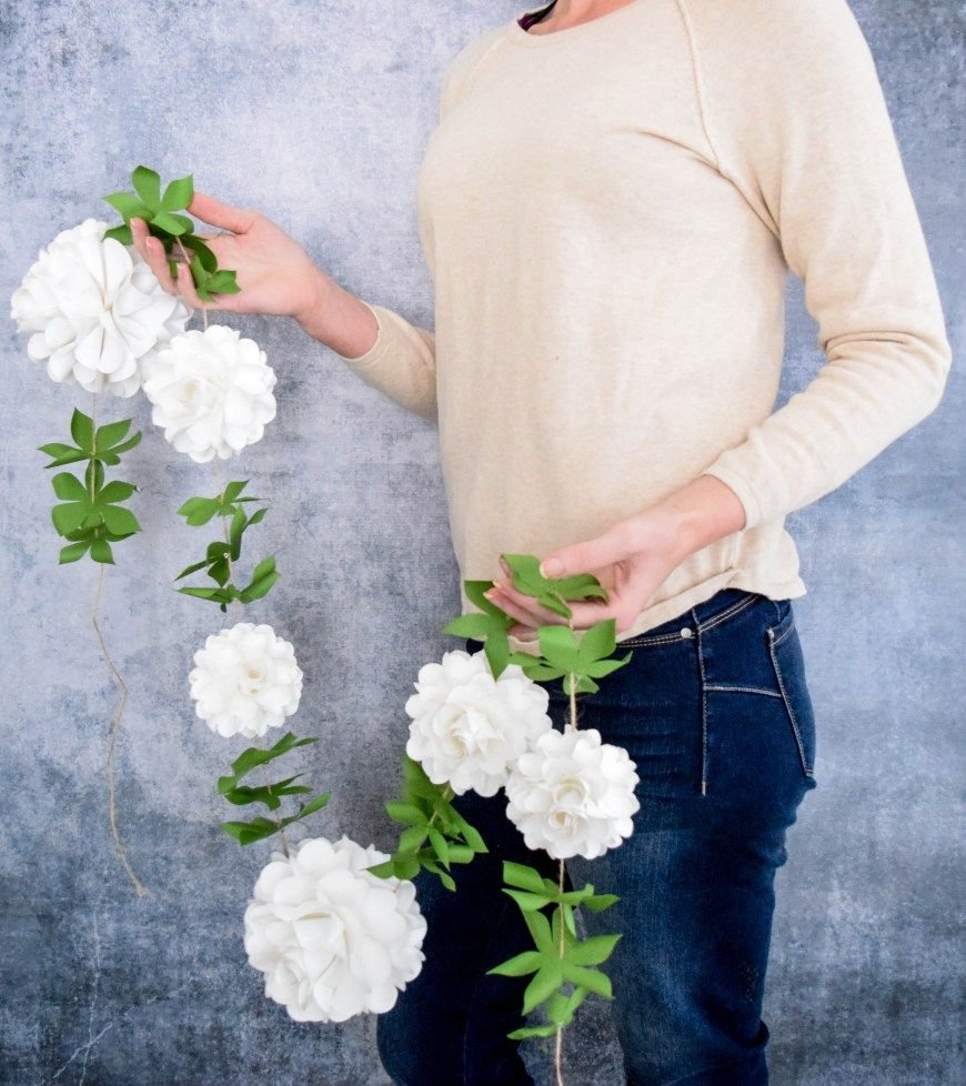 Фотозона с бумажными журавликами