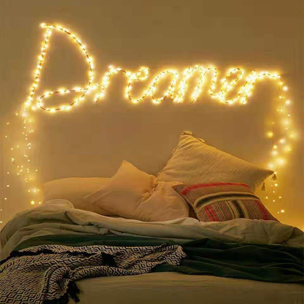 Деревянный фон с гирляндой