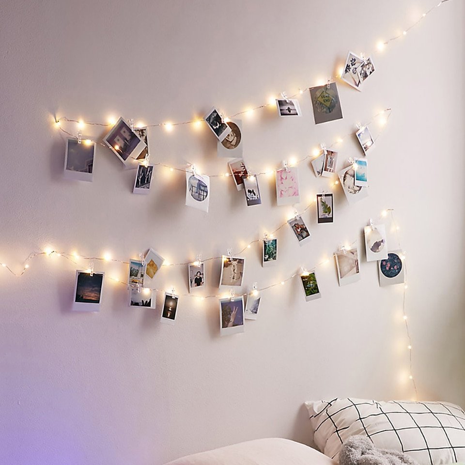 Девушка в гирлянде