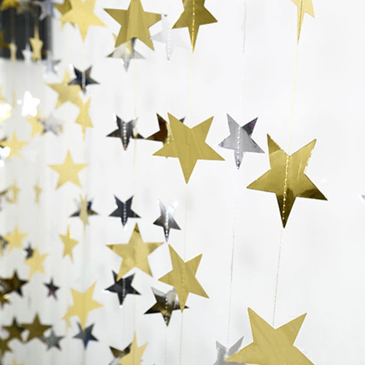 Украшение с объемными звездами