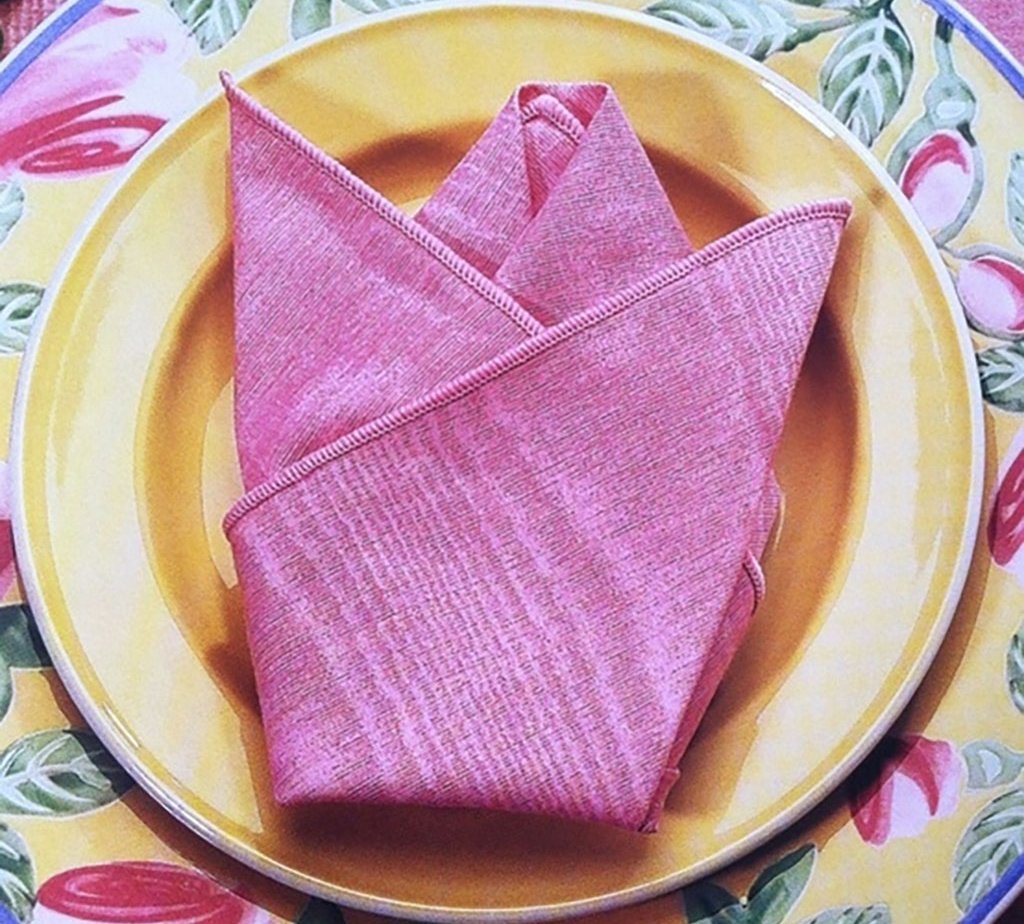 Красивая сервировка салфеток