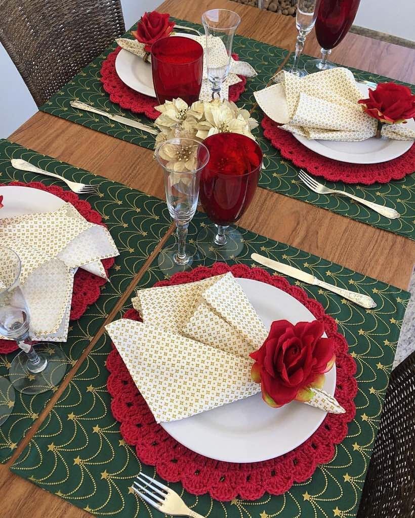 Украшение праздничного стола салфетками