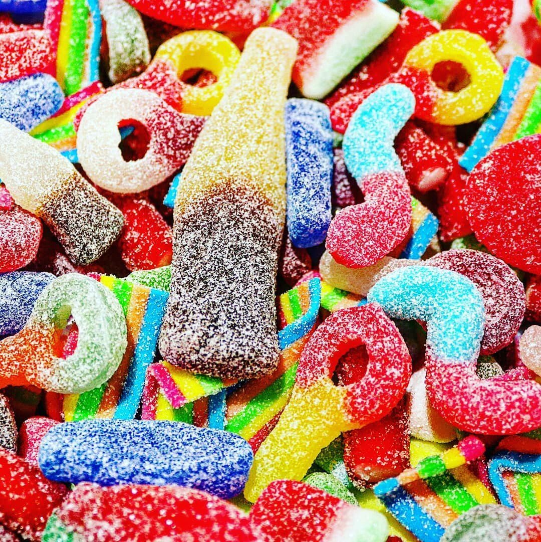 Много сладостей