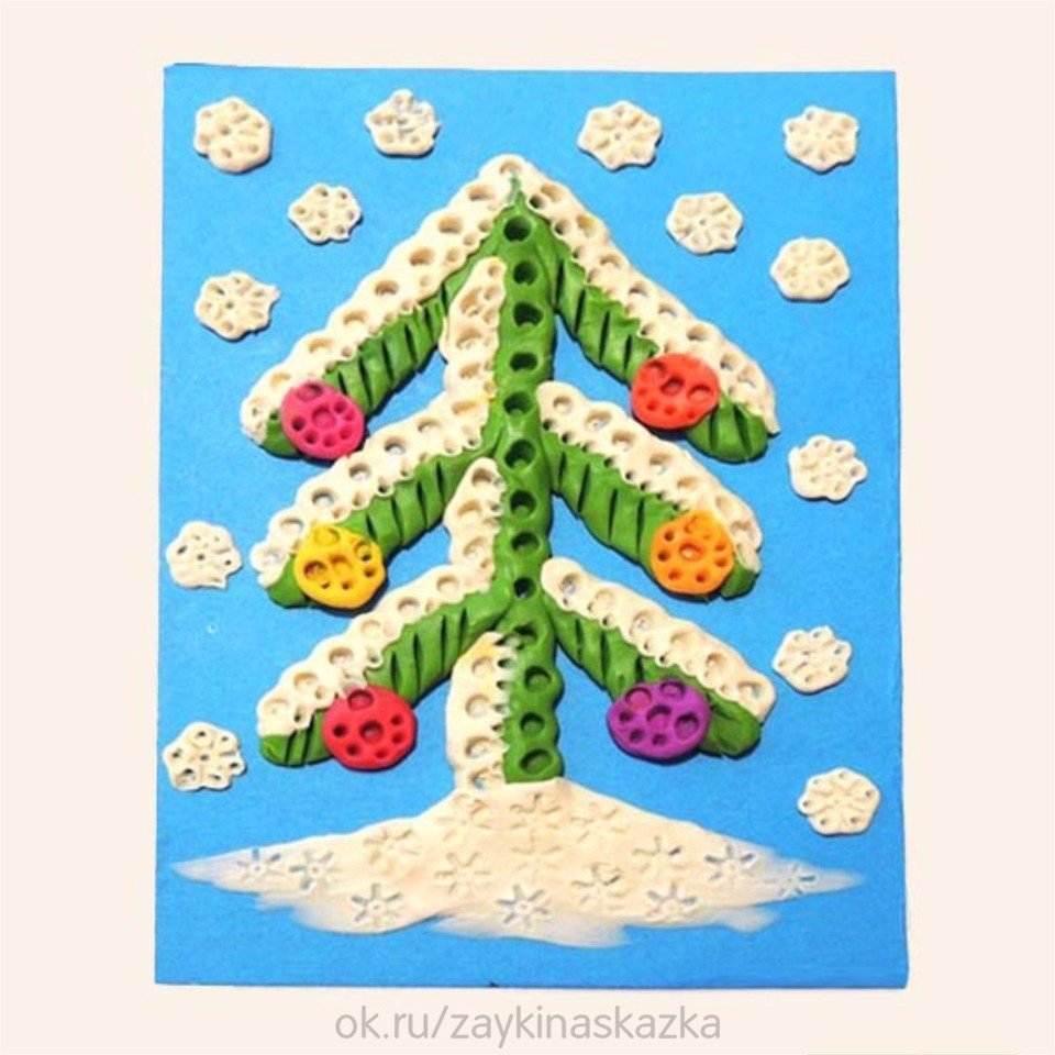 Елка из пластилина на картоне