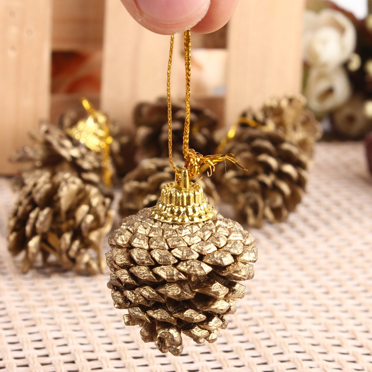 Новогодние игрушки из шишек