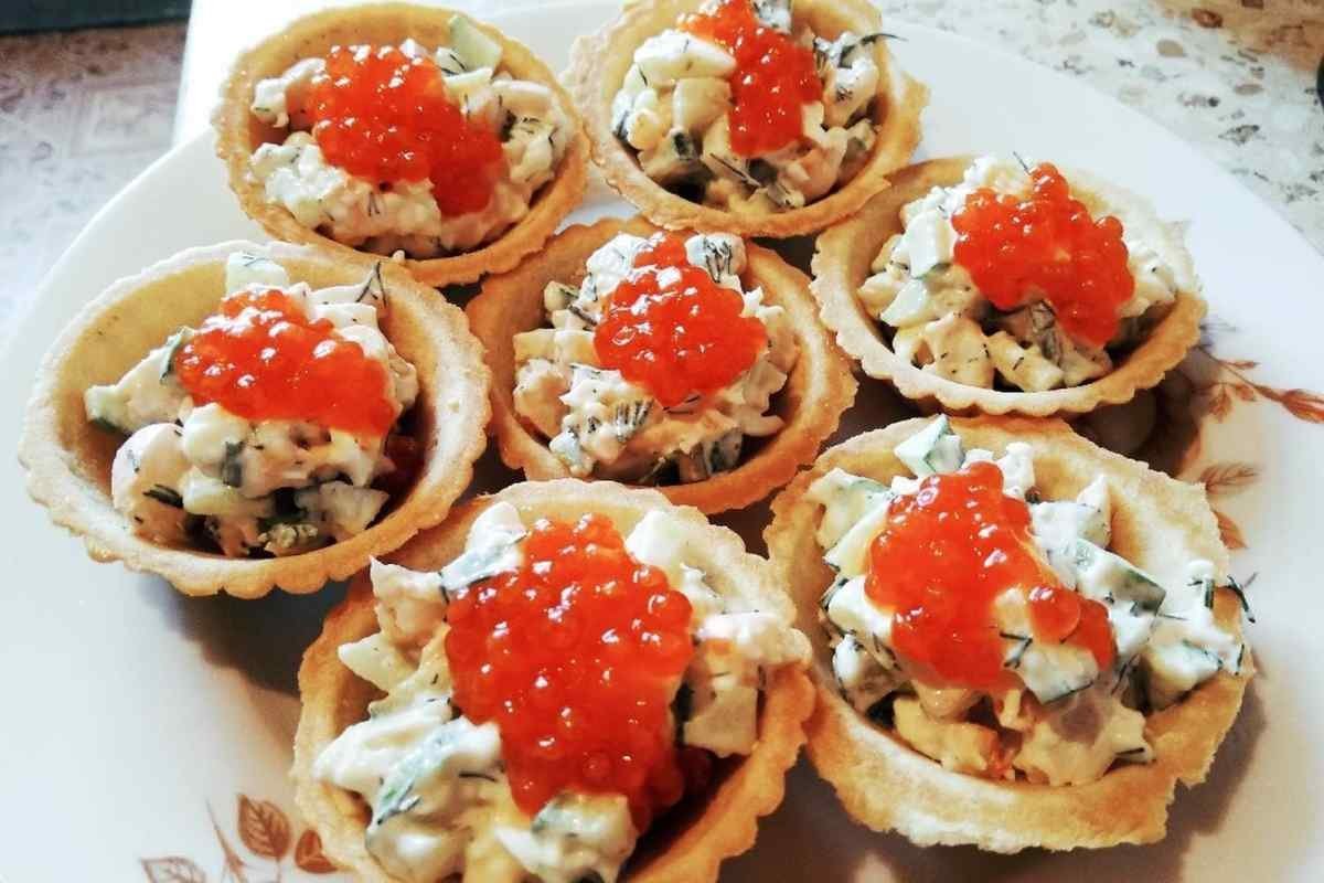 Тарталетки с творожным сыром и курицей