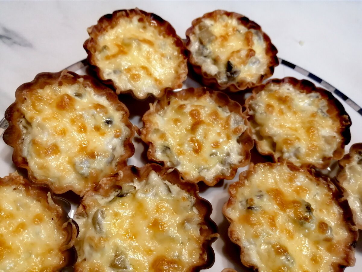 Жульен в тарталетках с грибами