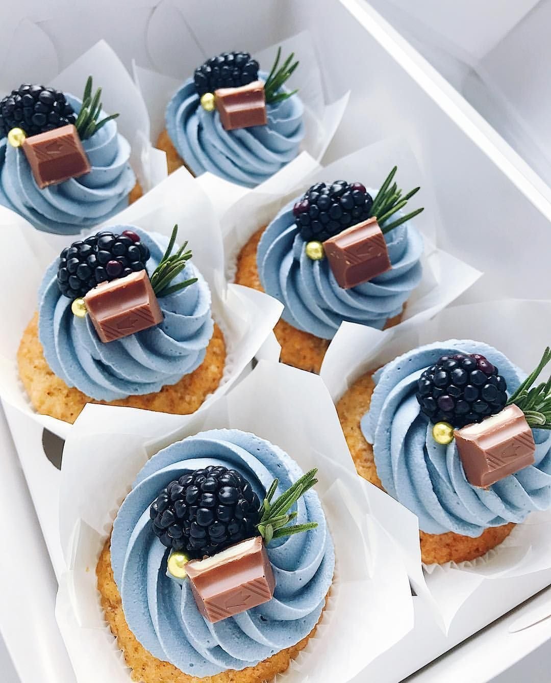 Капкейки лимонно-Черничные