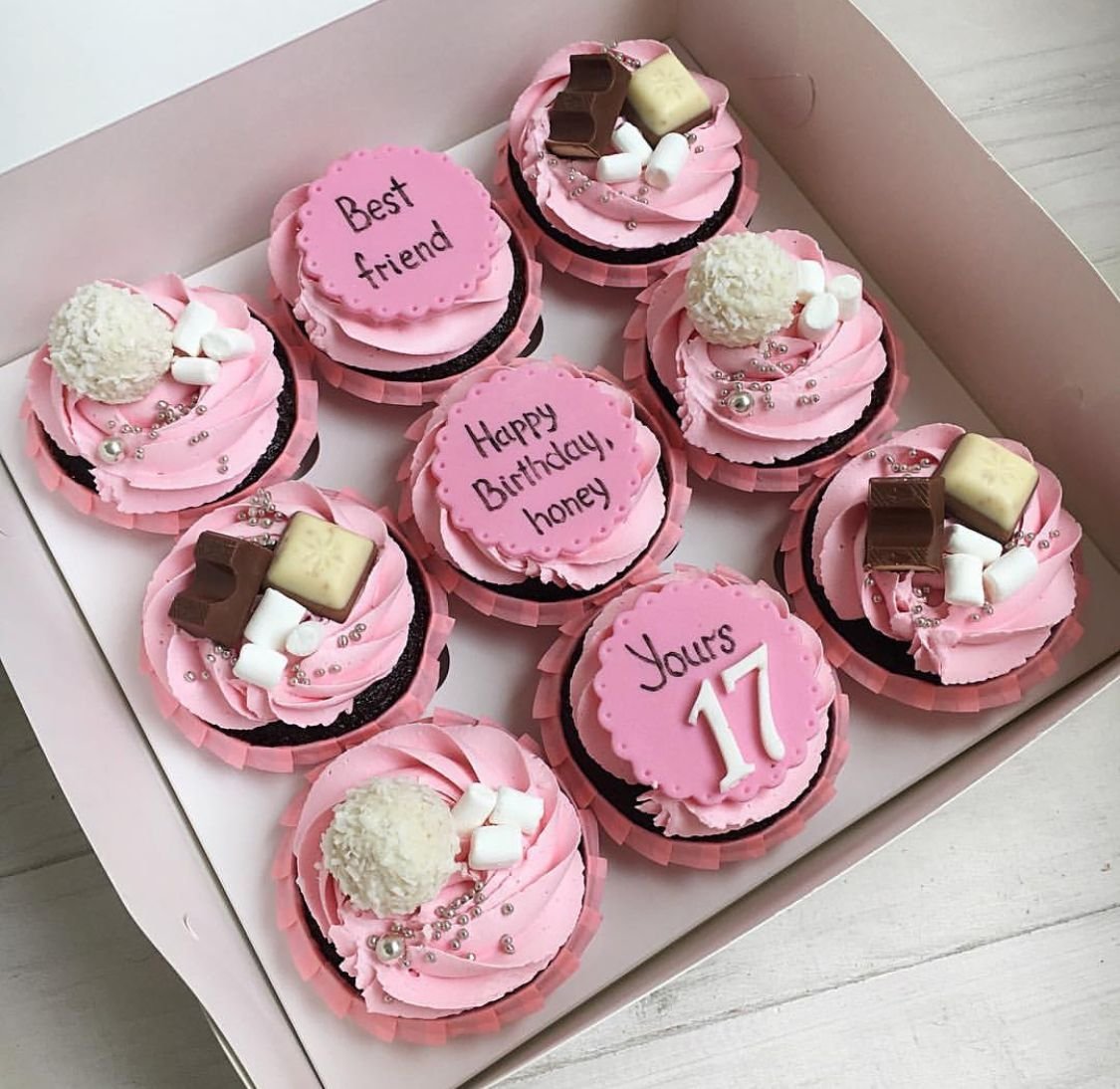 Надписи для доченьки на капкейках