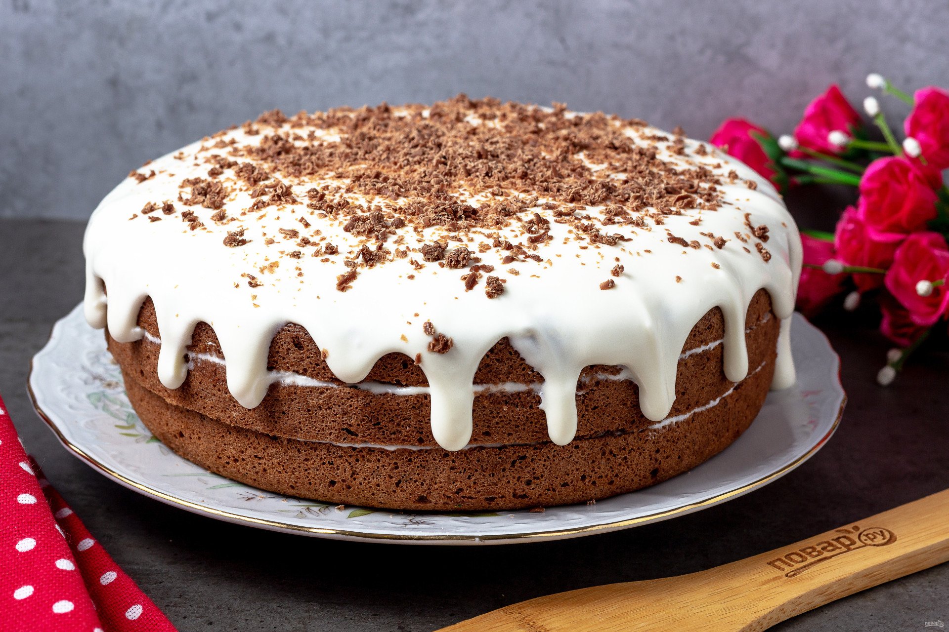 Простой рецепт торта со сметанным кремом. Торт сметанник шоколадный. Торт сметанник бисквитный. Торт сметанная Королева. Шоколадно сметанный торт.