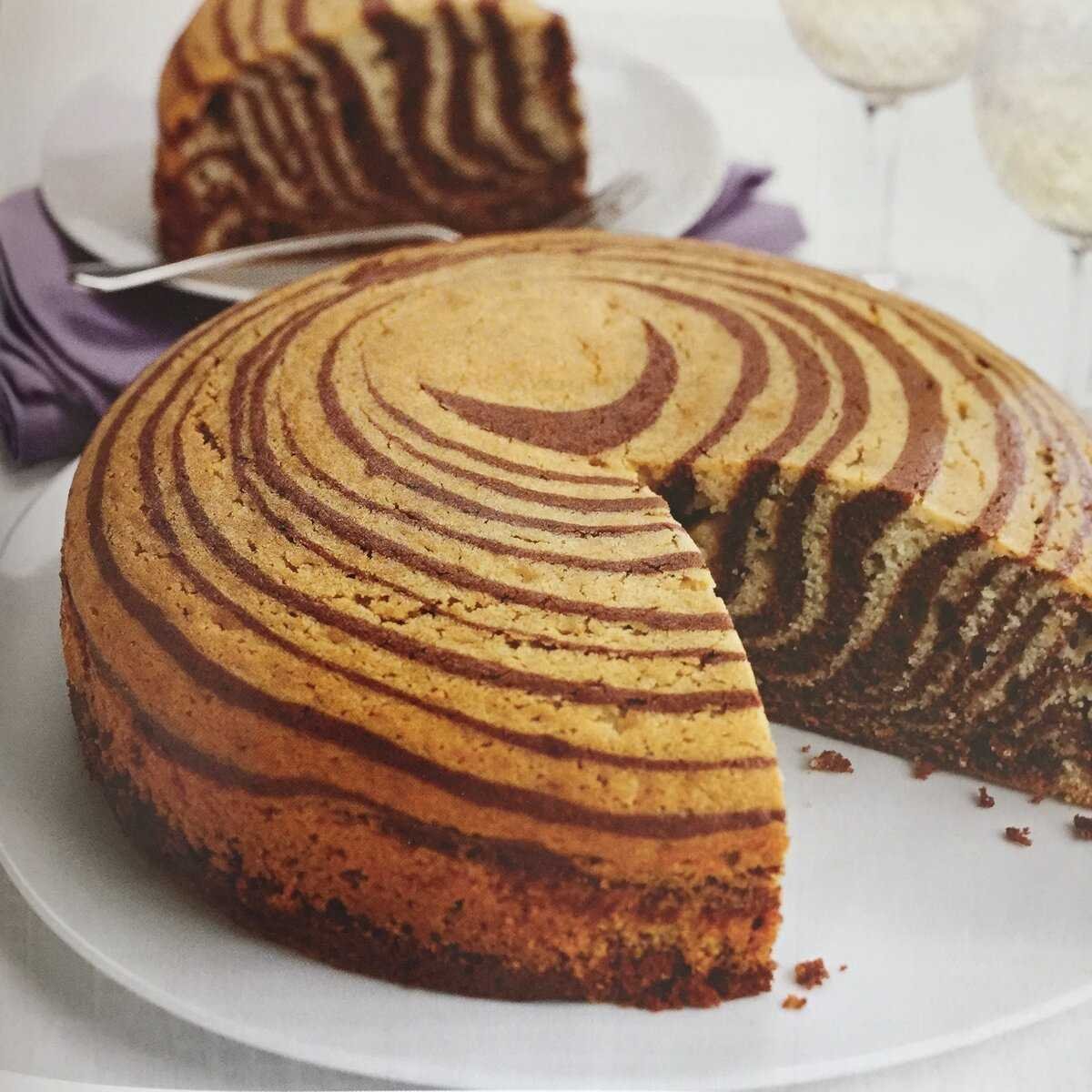 Пирог Зебра с вареньем