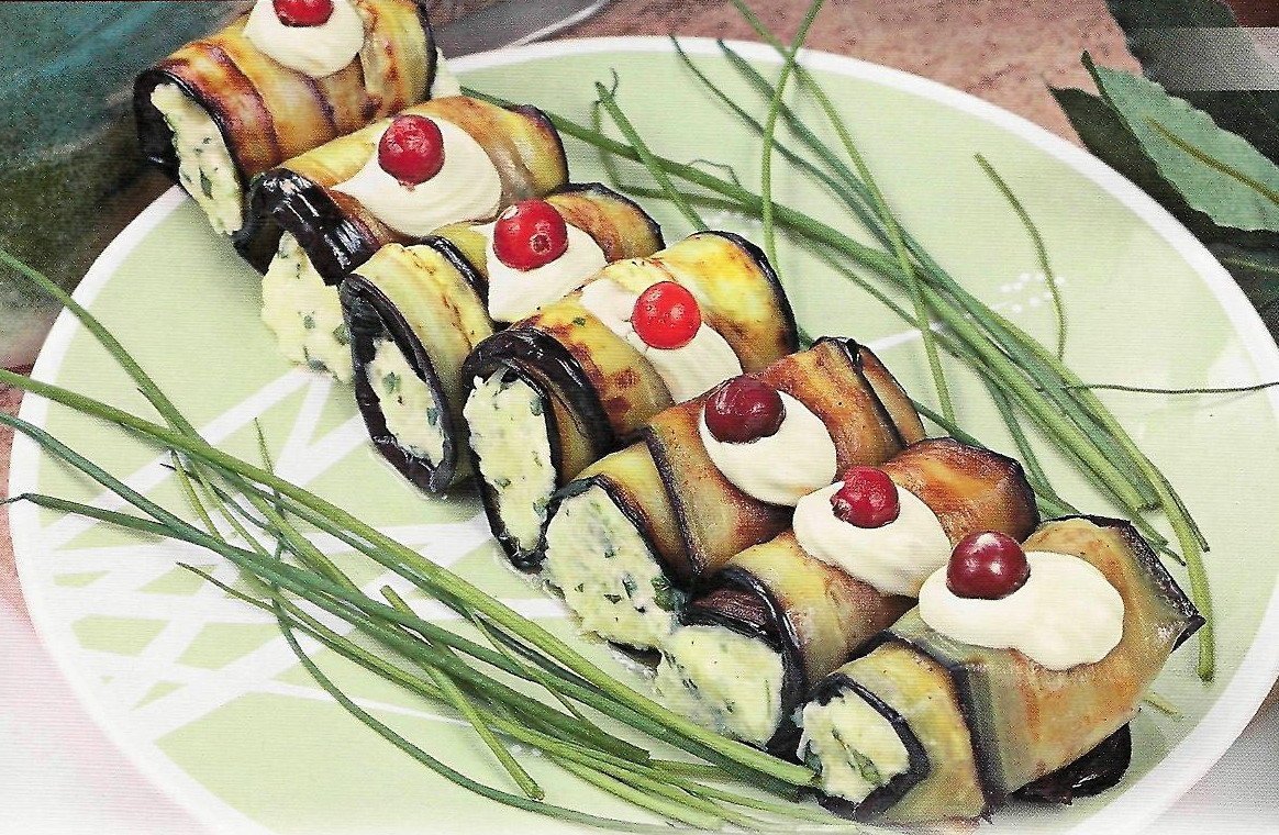 Рулетики из баклажанов с сыром и чесноком