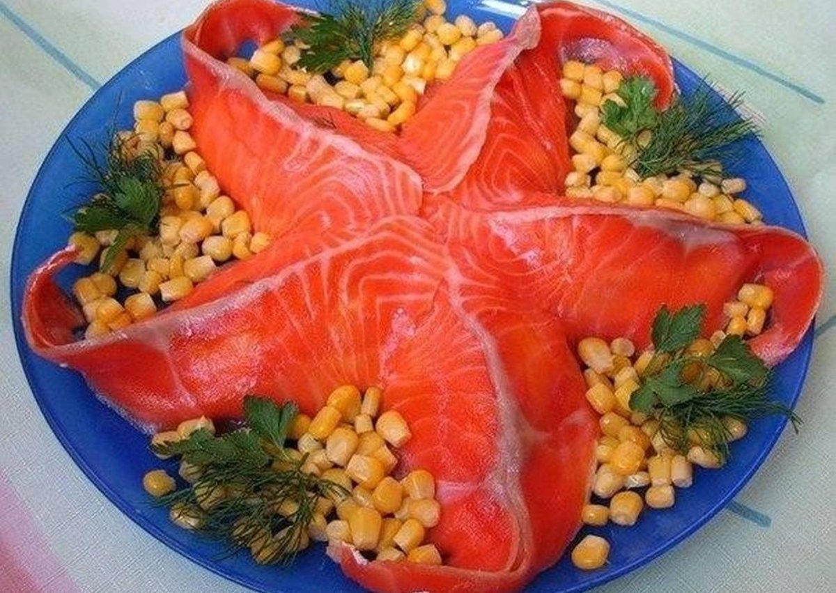 Салат Рождественский венок с морепродуктами