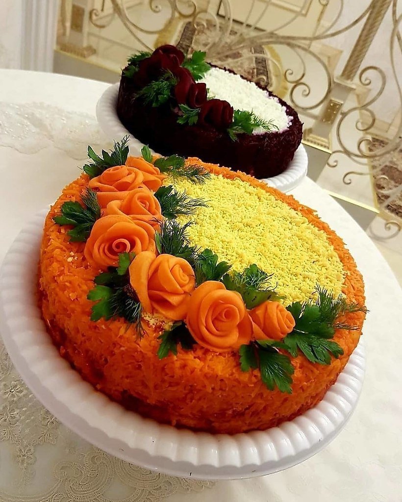 Украшение салата маслинами