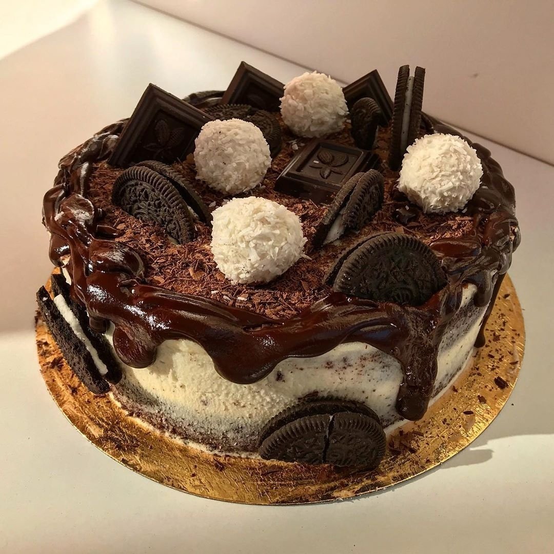 Торт с прослойкой пралине