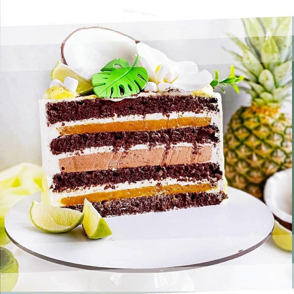 Торт малиновый трюфель