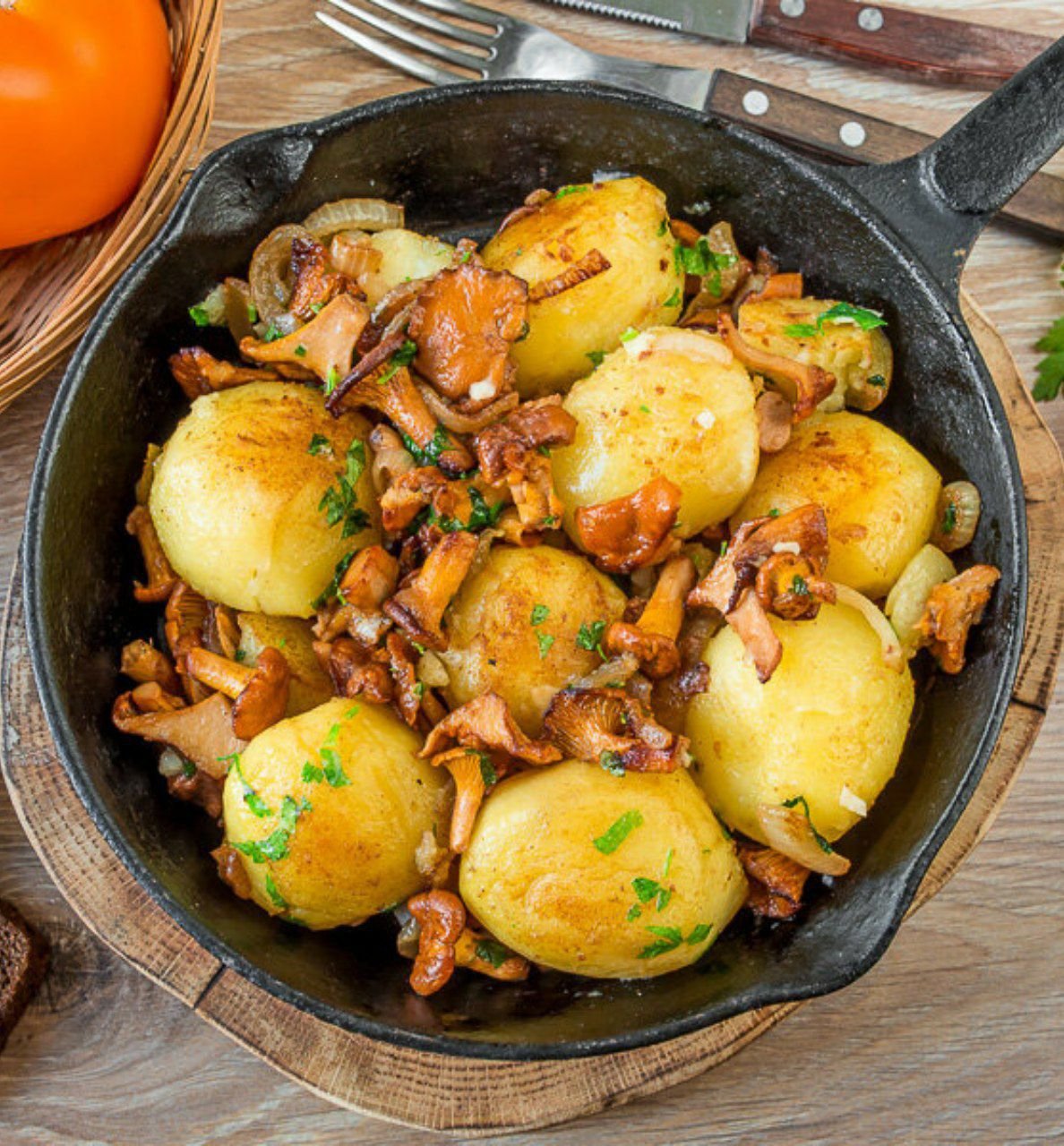 Картофельные блюда рецепты. Блюда с картошкой. Красивые блюда из картошки. Молодой картофель блюда. Блюда из молодого картофеля.
