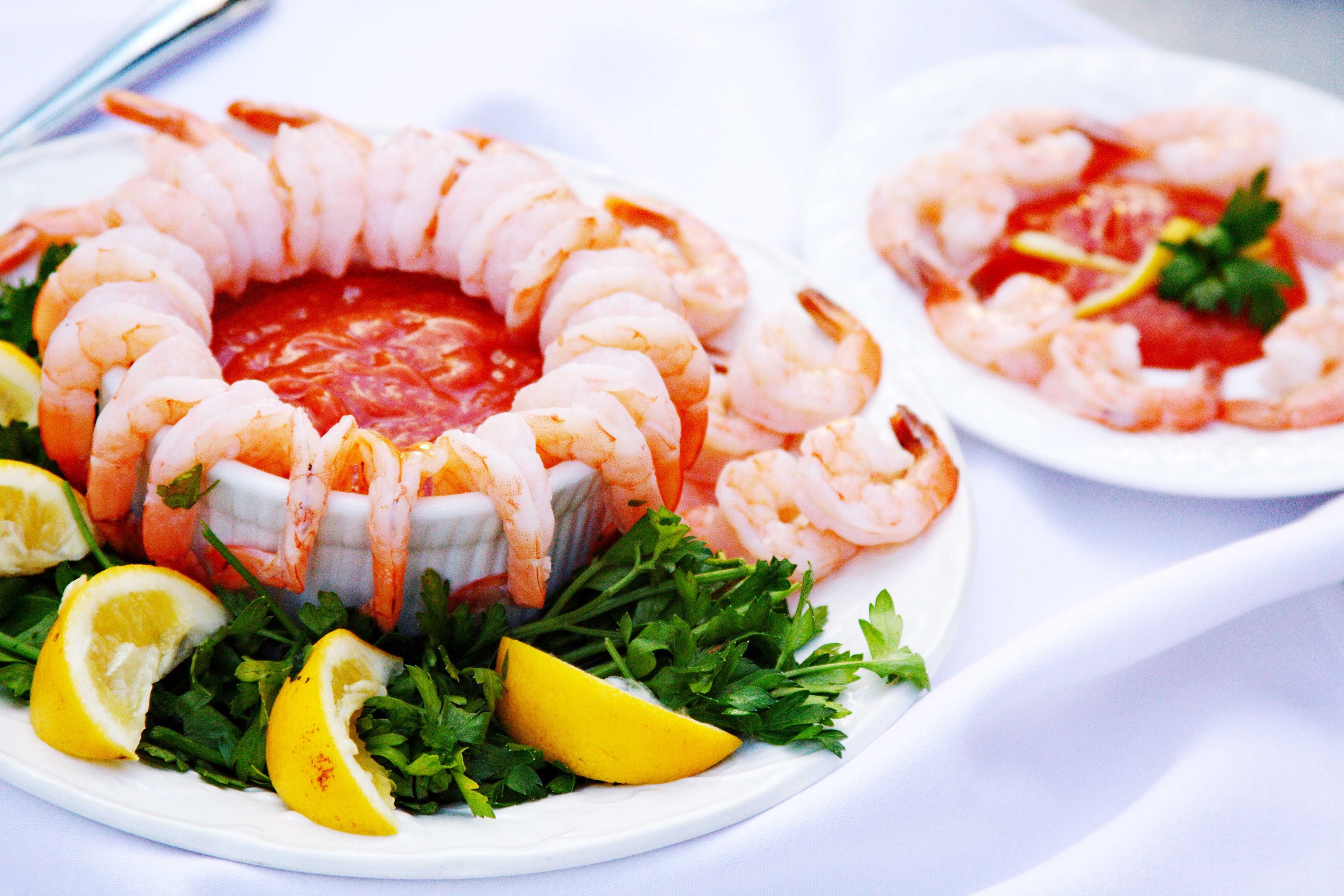Можно ли в пост морепродукты ответ. Красивые блюда. Тарелка с морепродуктами. Блюда с креветками. Блюда из море продуктов.