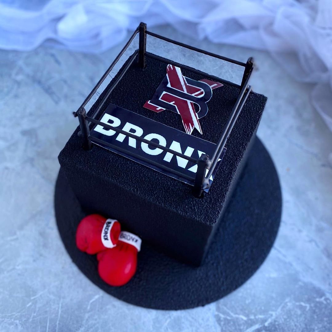 Торт черный кубики