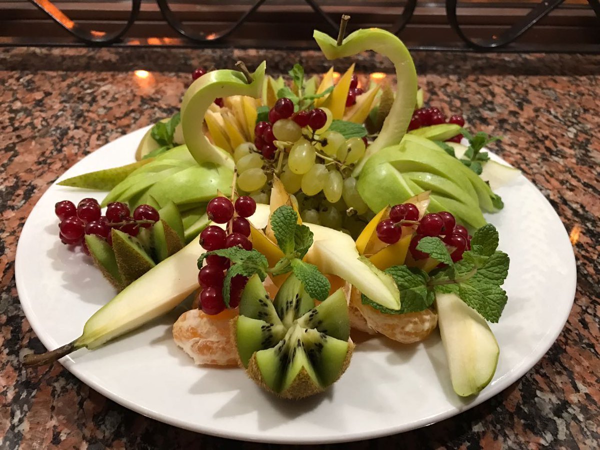 Красивое украшение фруктов