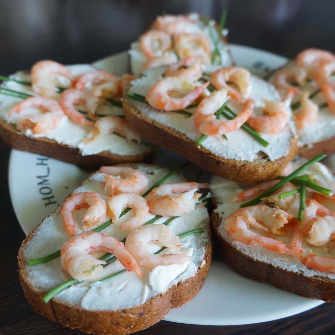 Бутерброды с креветками