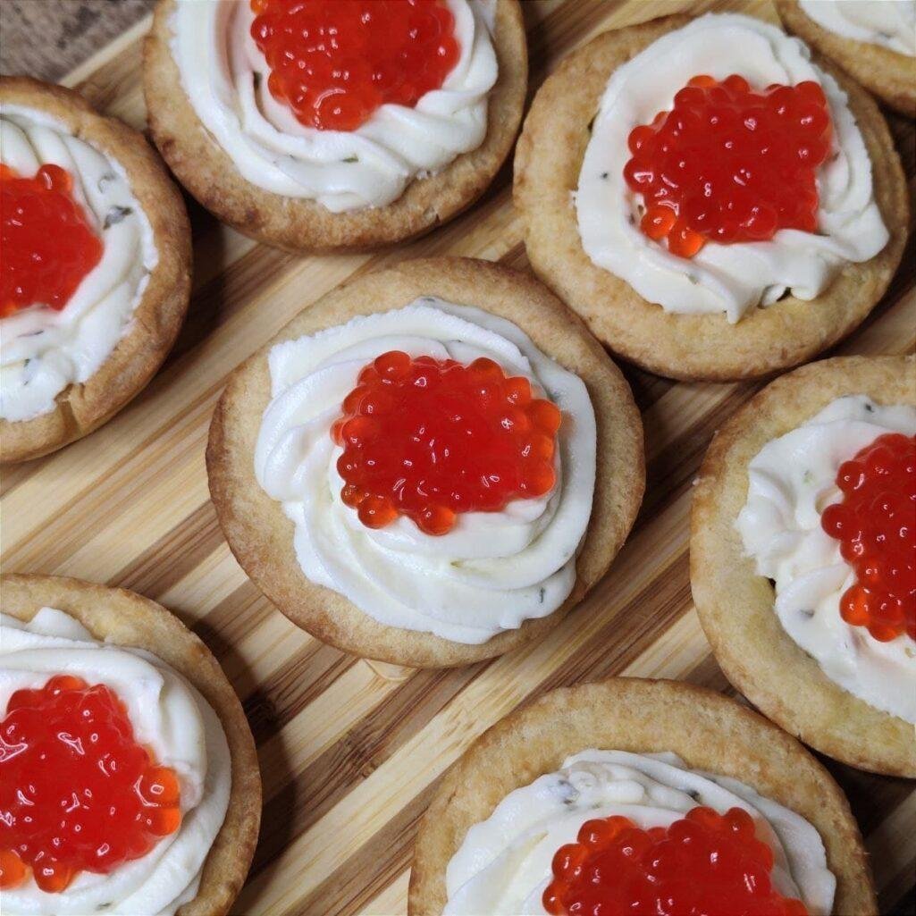 Тарталетки с черной икрой