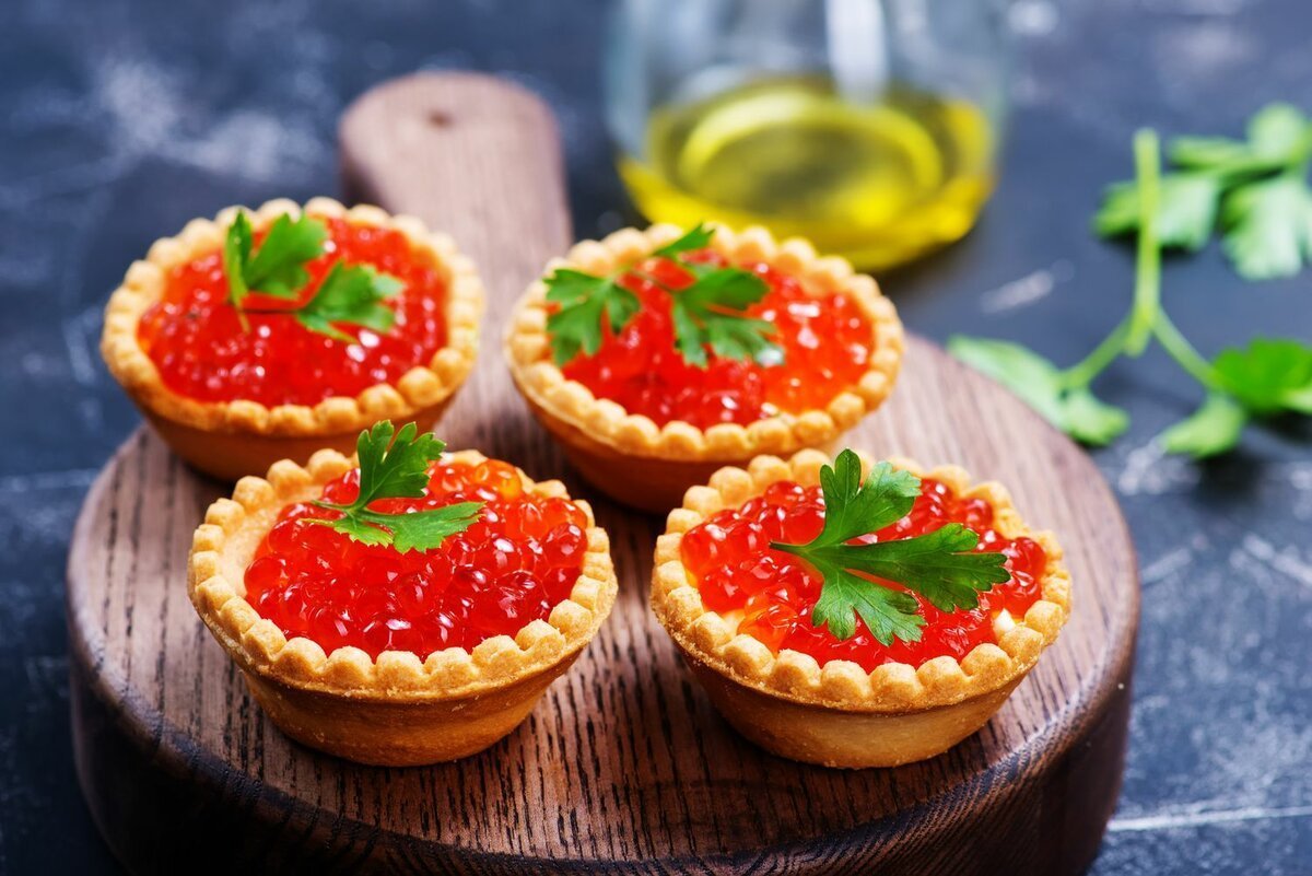 Тарталетки с красной икрой