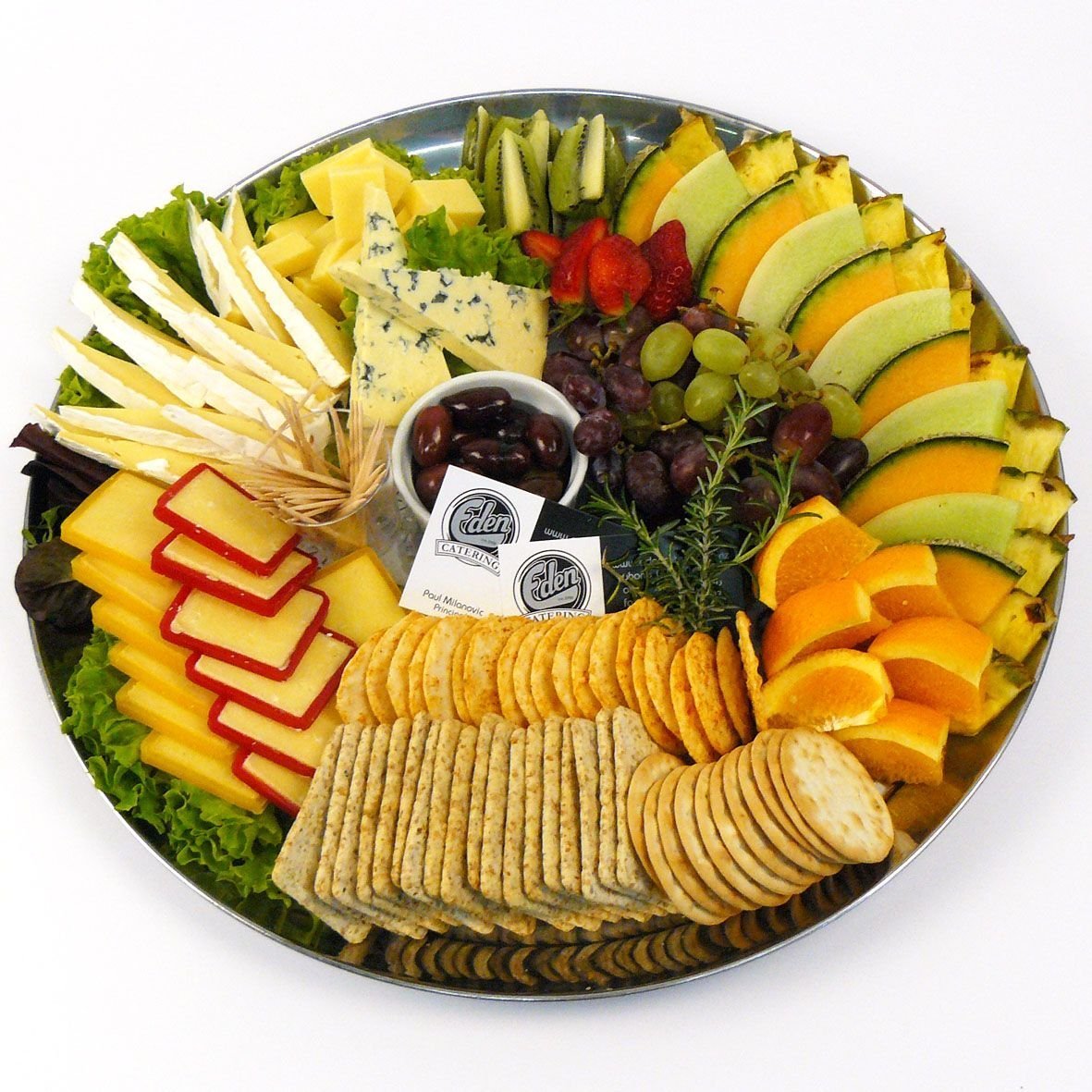 Сырная нарезка на праздничный стол оформление