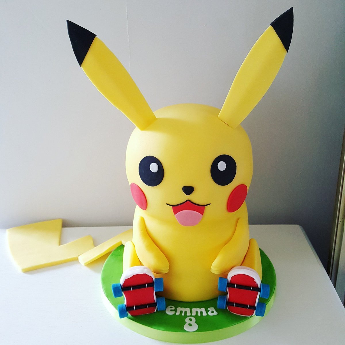 Торт Пикачу красивый