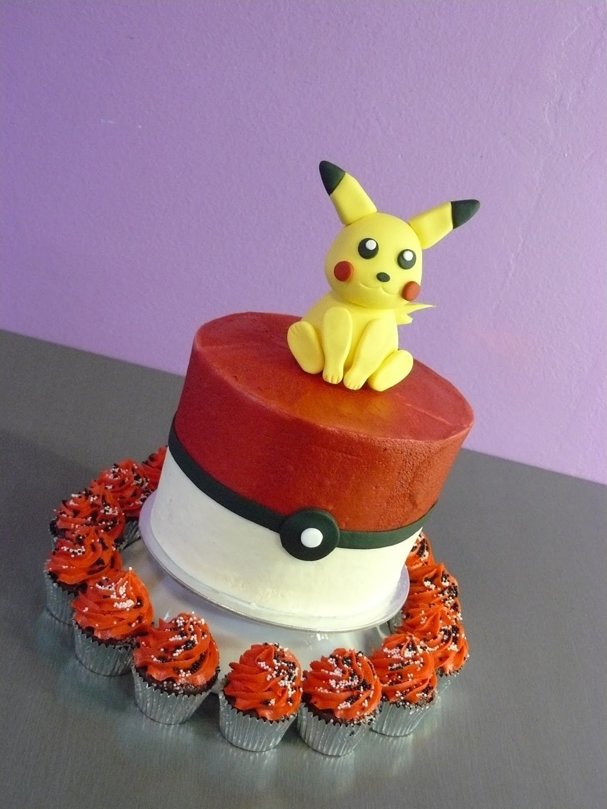 Торт двух ярусный с Пикачу
