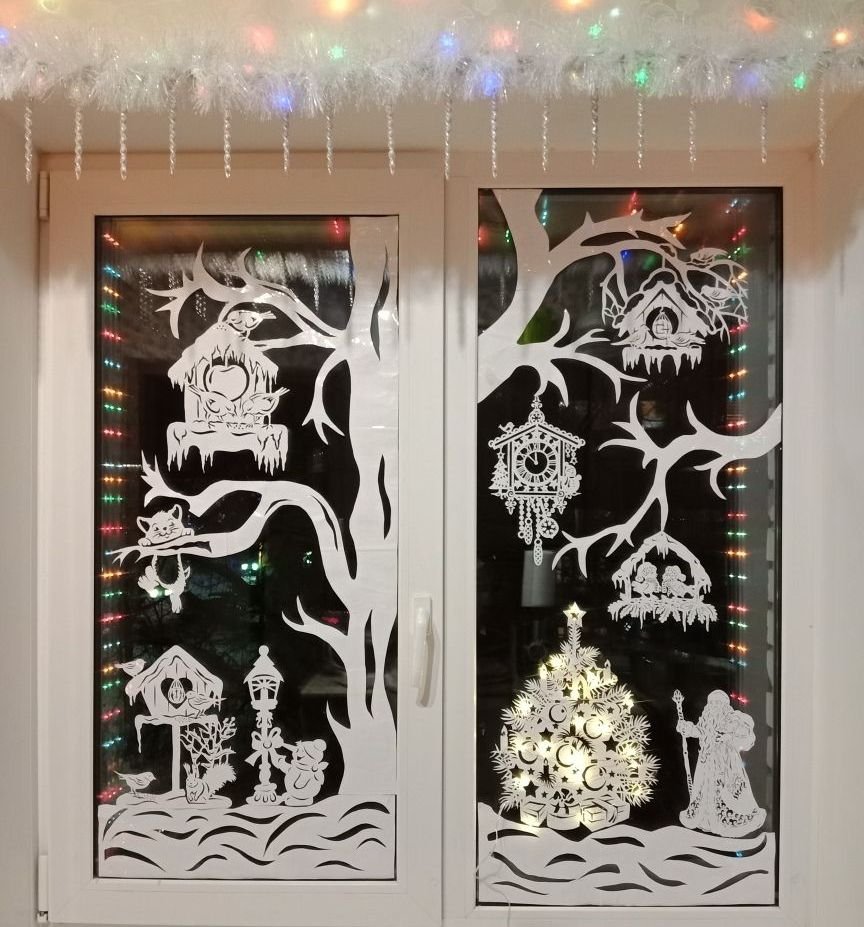 Украшение окон к новому году в школе