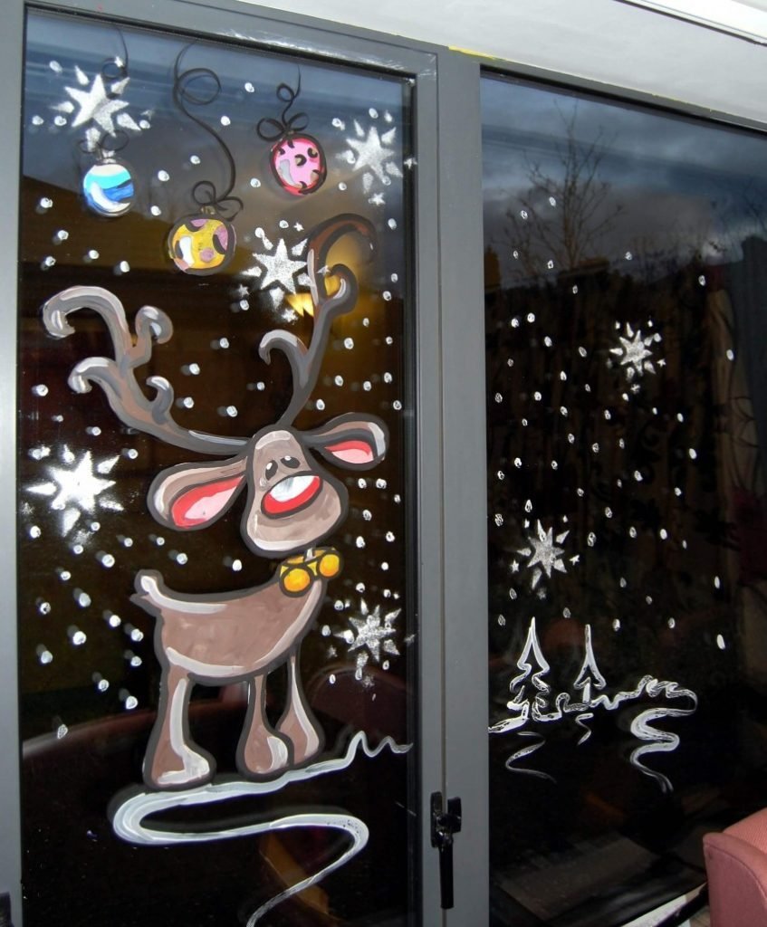 Красивое украшение окон к новому году