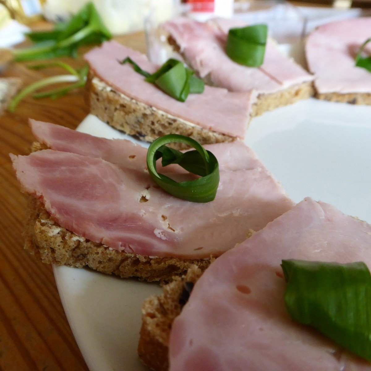 Вкусные бутерброды с багетом