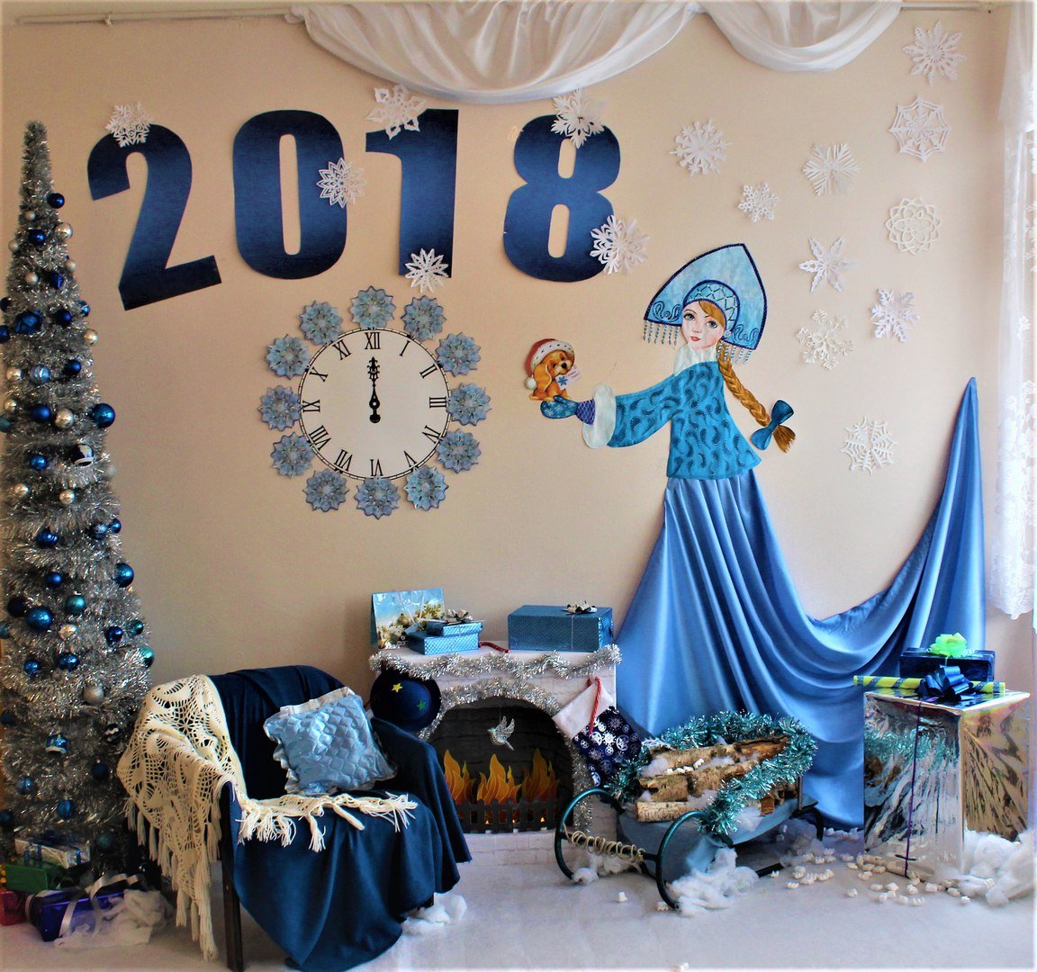 Декор двери к новому году