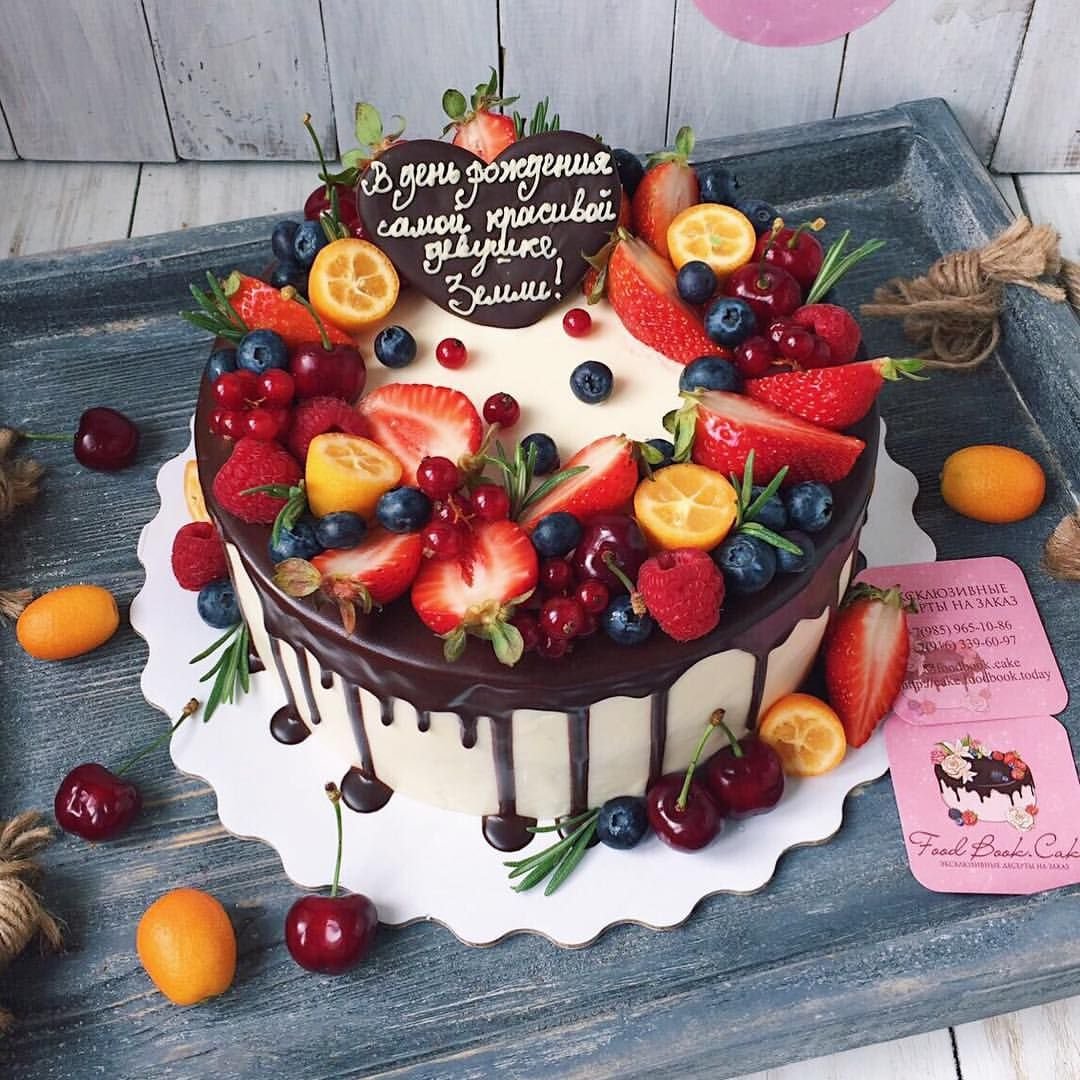 Новогодний торт с ягодами