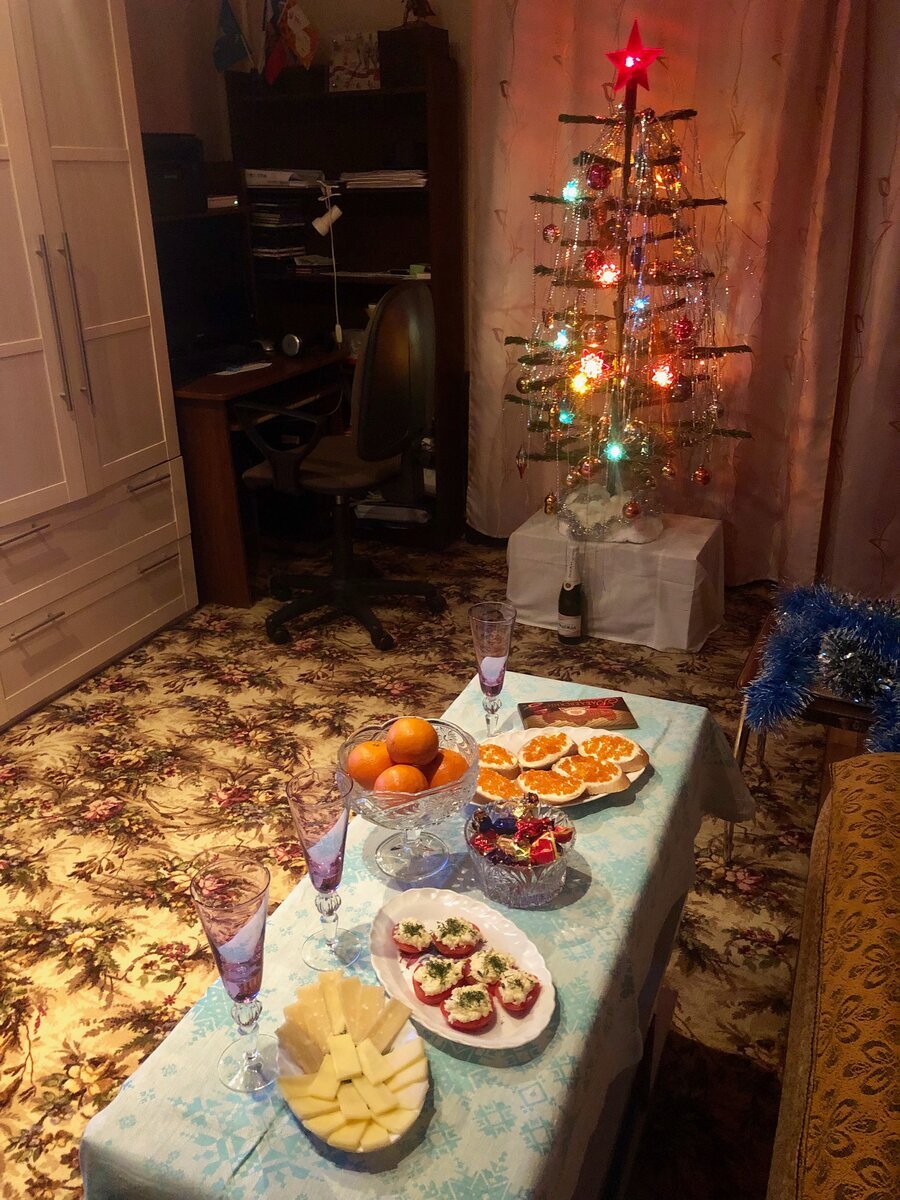 Скромный новогодний стол