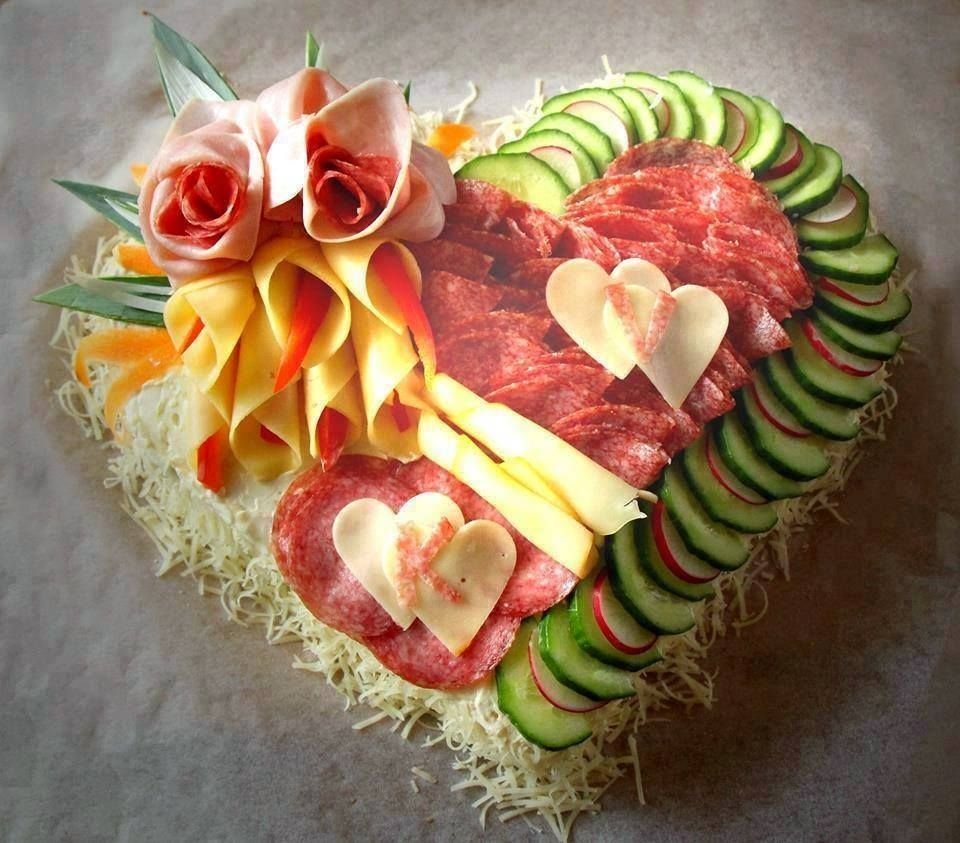 Нарезка колбасы и сыра