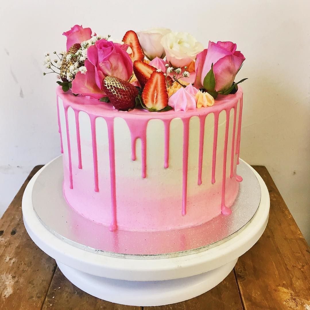 Сделать розовый торт. Торт с розовыми подтеками. Розовый торт с розовымипотеками. Розовый торт с белыми подтеками. Розовый торт с розовыми подтеками.