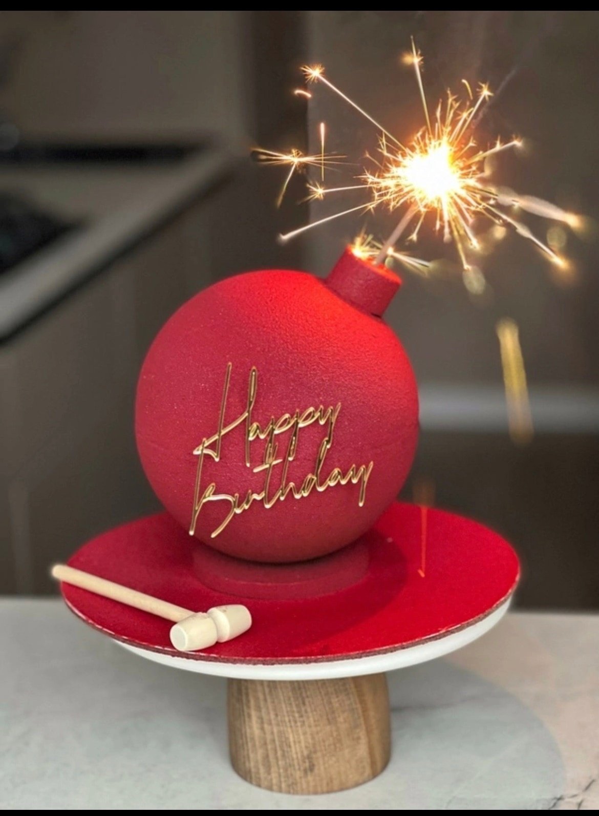 Сердце из шоколада с молоточком