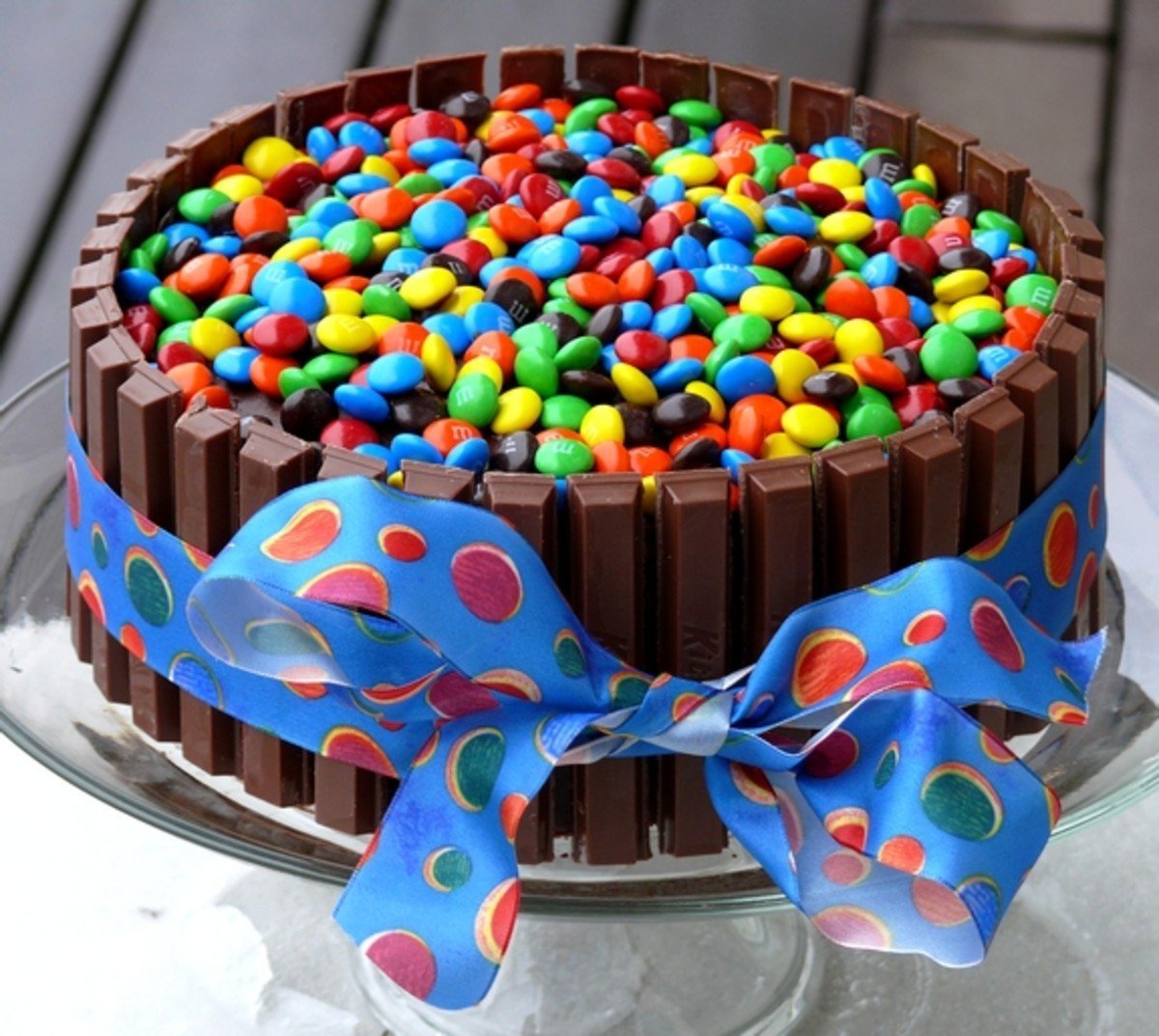 Торт из ммдемс и кит кат