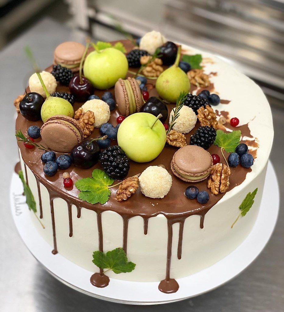 Современное украшение тортов