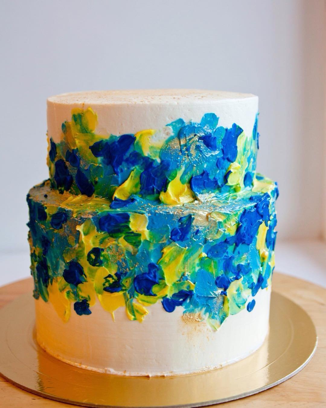 Украшение торта в синих тонах