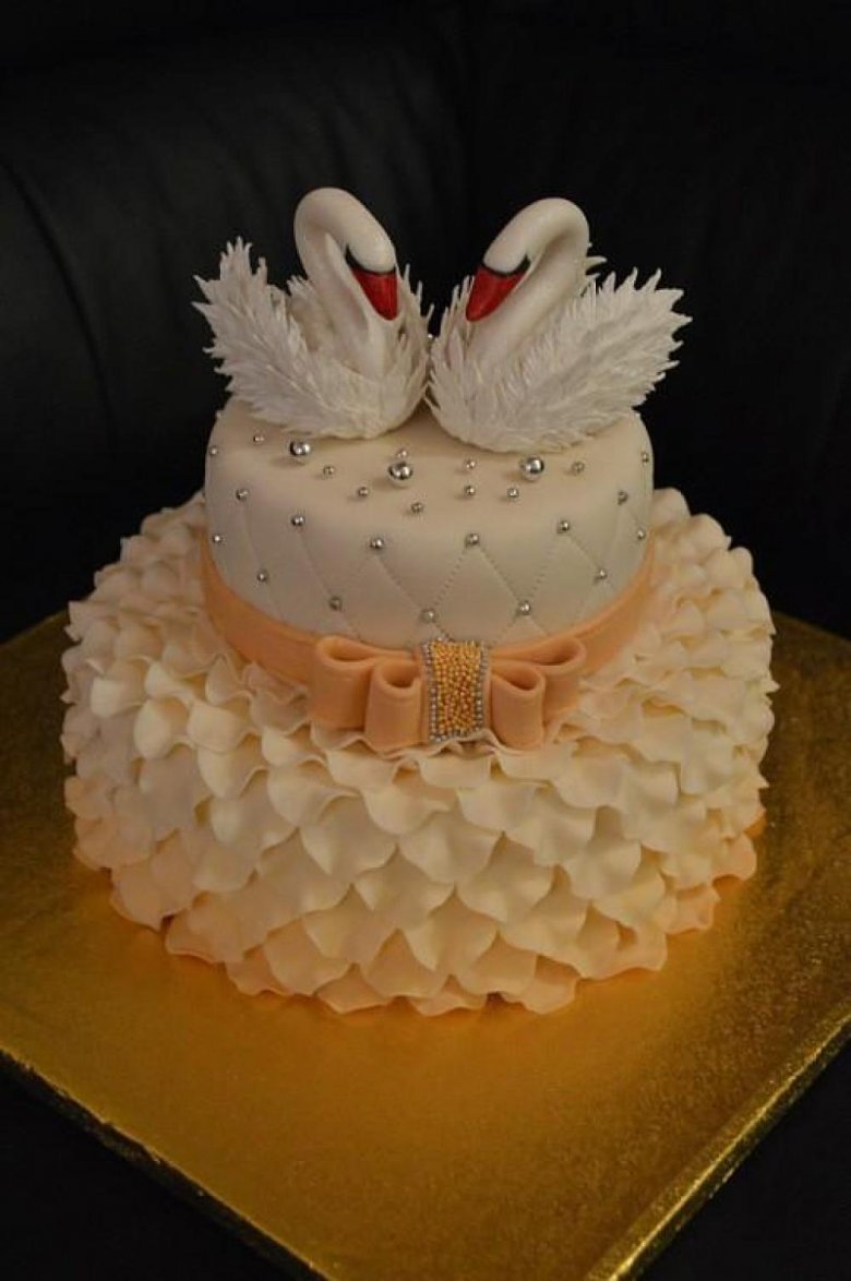 Торт с лебедями на годовщину свадьбы