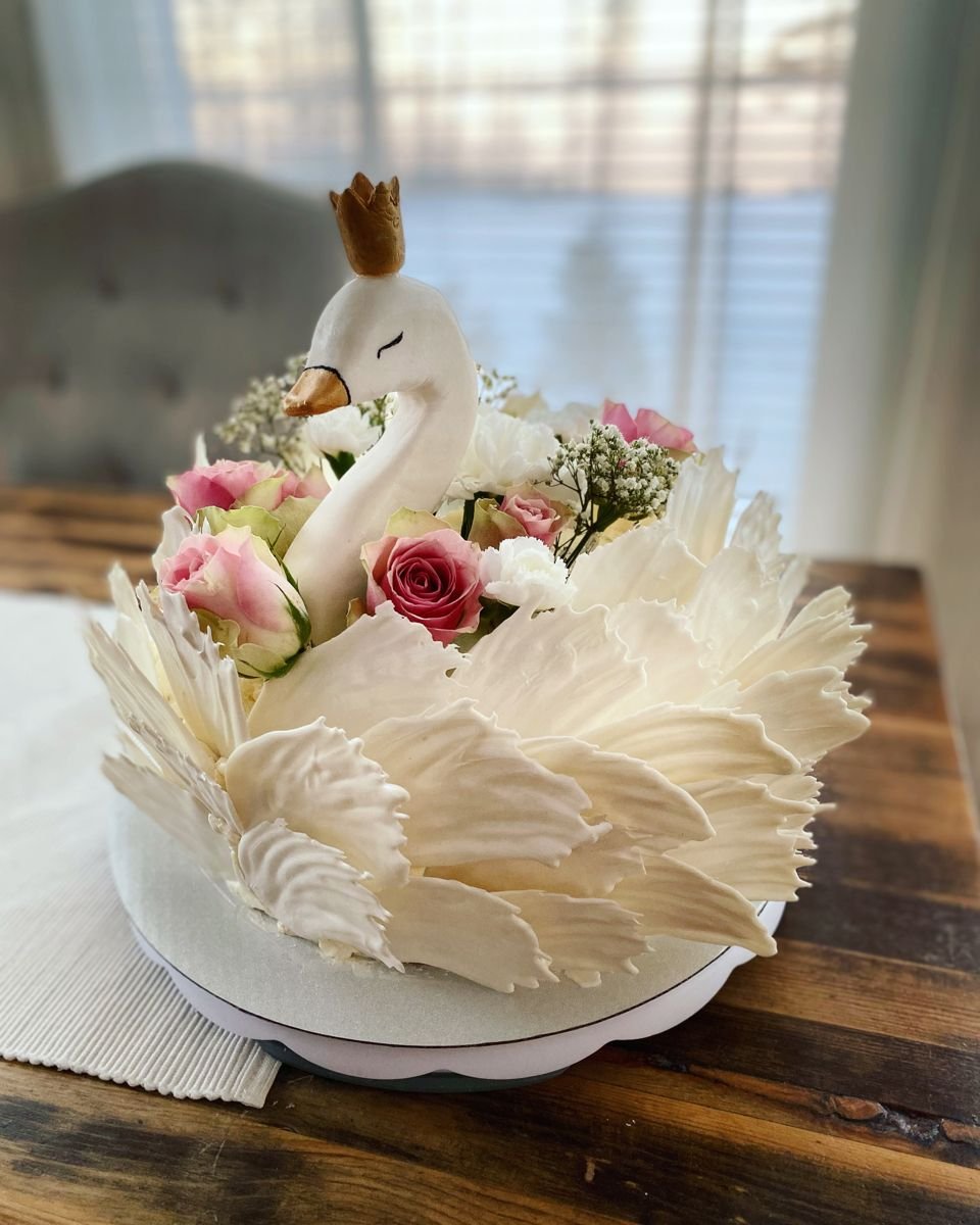 Торт в виде лебедя